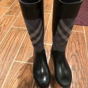 Burberry charcoal grey rain boots